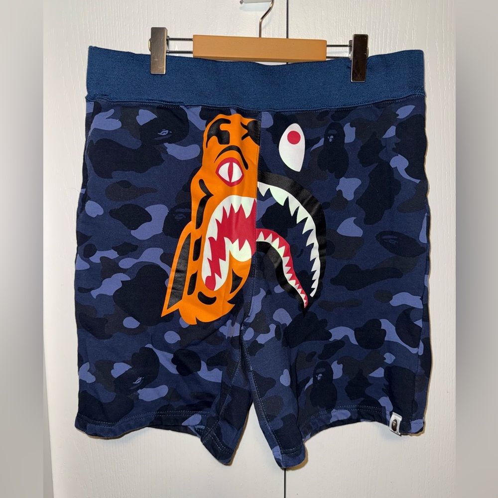 BAPE CAMO REGULAR FIT SHARK TIGER SWEAT SHORTS